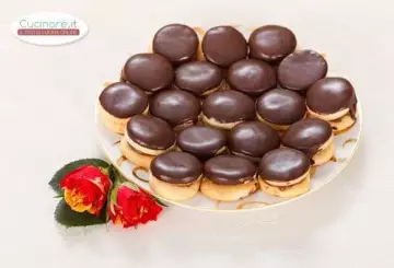 BISCOTTI DI RICOTTA RICOPERTI DI CIOCCOLATA