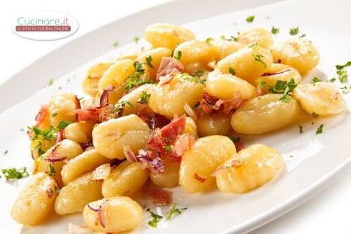 Gnocchi con Crema di Noci e Speck