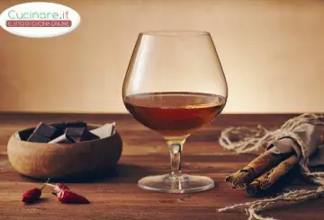LIQUORE ALLA CANNELLA