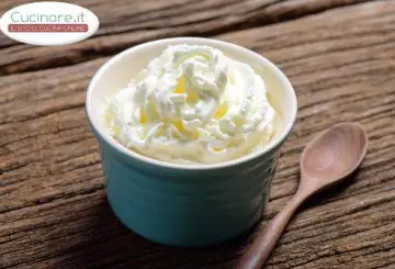MOUSSE AL CIOCCOLATO BIANCO E YOGURT