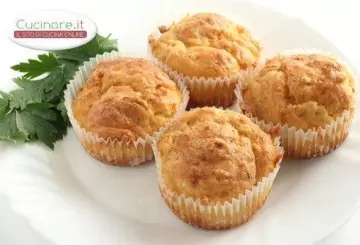 MUFFIN CON FUNGHI E SALSICCIA