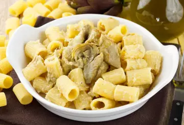PASTA CON CARCIOFI E BACCALÀ