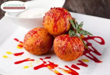 POLPETTE DI RICOTTA CON LA SALSA