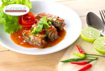 SARDE IN ROSSO CON VINO BIANCO, ERBA CIPOLLINA E SEMI DI FINOCCHIO