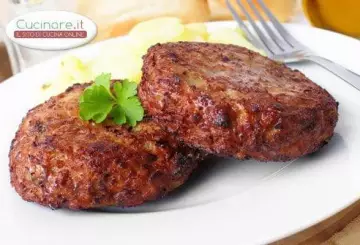 HAMBURGER AROMATIZZATI CON FORMAGGIO E PREZZEMOLO