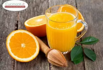 SUCCO DI ARANCIA, CAROTA, MELA E GINGER
