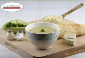 ZUPPA DI BROCCOLI, GORGONZOLA E SPECK