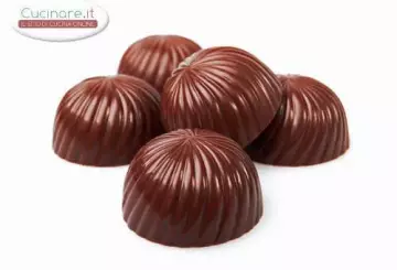 CIOCCOLATINI RIPIENI DI PAVESINI, NUTELLA E NOCCIOLE