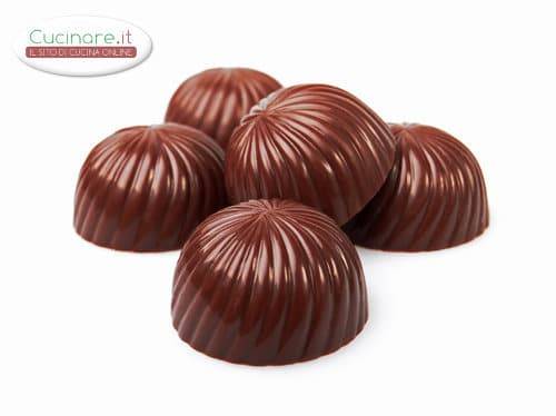 Cioccolatini ripieni di Pavesini, Nutella e Nocciole