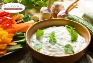 CREMA DI AGLIO CON CRUDITÈ DI VERDURE