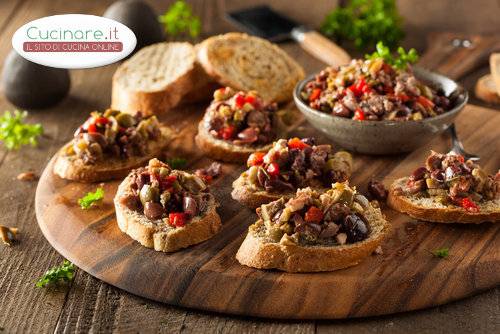 Crostini con Capperi e Pinoli