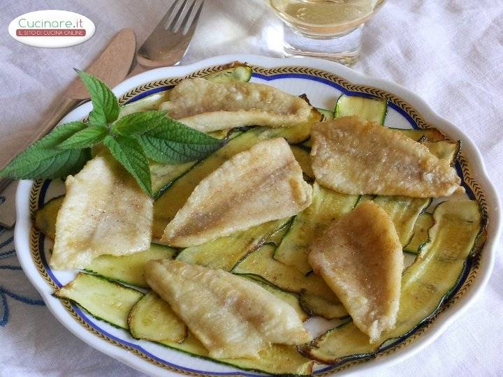 Filetti di persico con nastri di zucchine