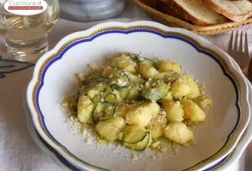 GNOCCHI CON ZUCCHINE FRITTE E MANDORLE