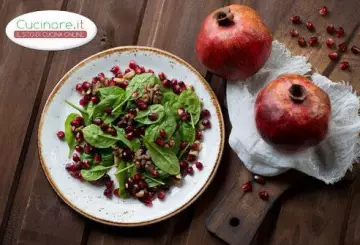 INSALATA CON SPINACINI, MELOGRANO E NOCI