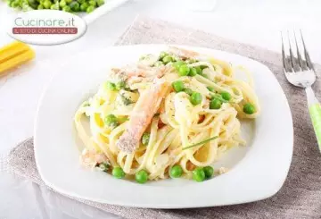 PASTA CON SALMONE E PISELLI