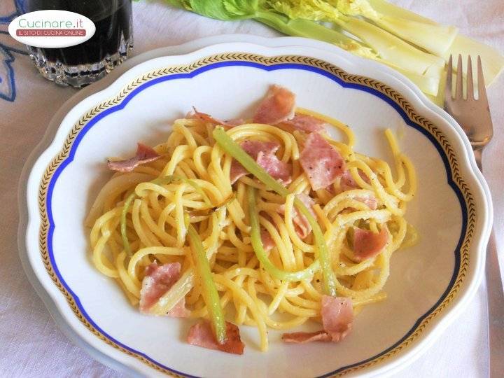 Spaghetti alla chitarra con prosciutto di praga e listarelle di sedano