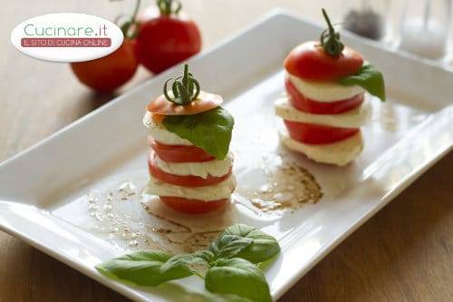 Torrette di Caprese con Salsa all'Origano