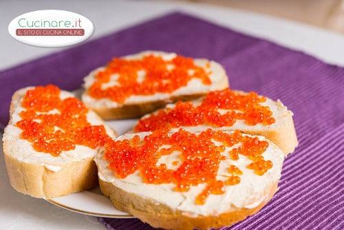 Bruschette con Philadelphia e Caviale Rosso