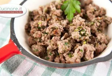 CARNE MACINATA CON ROSMARINO