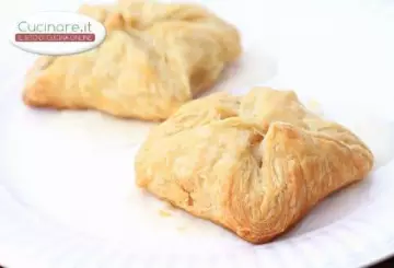 FAGOTTINI DI PASTA SFOGLIA CON CARCIOFI E COTECHINO