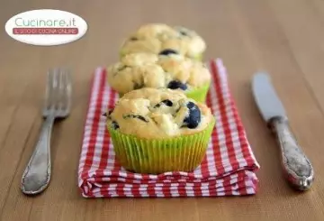 MUFFIN ALLE OLIVE E PESTO DI MANDORLE