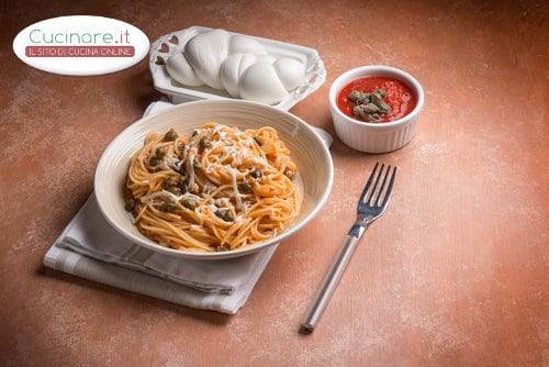 Pasta con Pomodoro, Capperi e Vaniglia