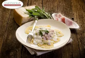 RAVIOLI CON PROSCIUTTO E MOZZARELLA