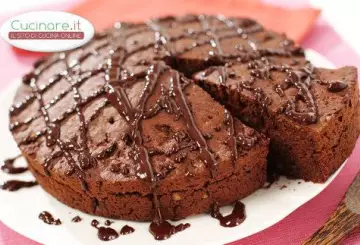 TORTA AL CIOCCOLATO CON DATTERI E NOCI