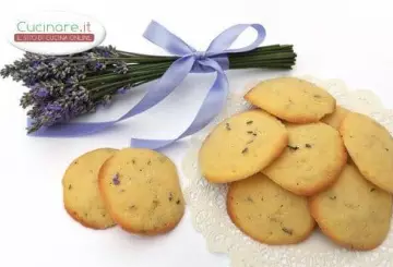 BISCOTTI AI FIORI DI LAVANDA