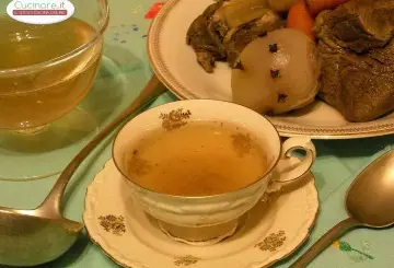 BRODO DI CARNE AROMATICO