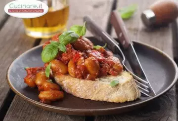 CROSTONI CON SPECK E FAGIOLI