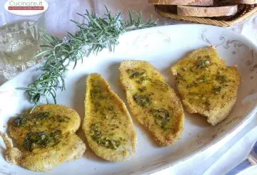 FETTINE DI POLLO AL FORNO CON SALSA AROMATICA