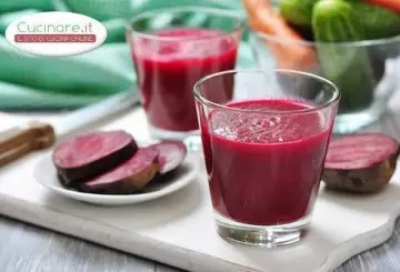 FRULLATO DI BARBABIETOLA, MELE E LIMONE