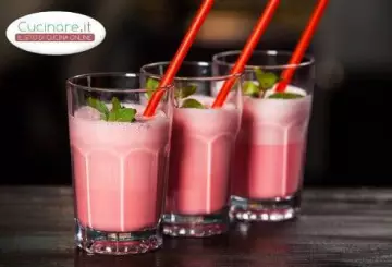 LATTE DI MANDORLA AI FRUTTI DI BOSCO
