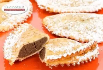 MEZZE LUNE RIPIENE ALLA NUTELLA