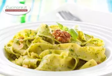 PAPPARDELLE AL VERDE CON LE NOCI
