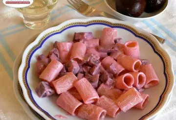 PASTA CON BARBABIETOLE E PANNA