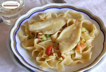 PASTA CON VERDURE, PINOLI E PERSICO