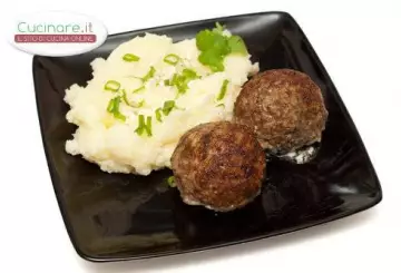POLPETTE DI CARNE AL PURÈ