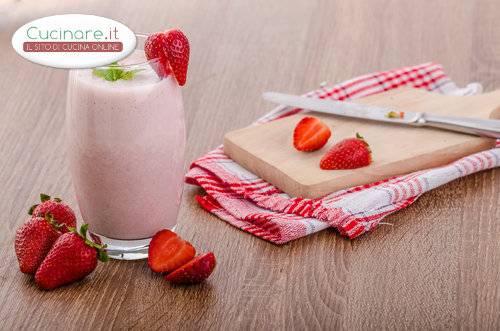 Smoothie con Fragole, Lamponi e Acqua di Rose