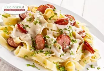 TAGLIATELLE PICCANTI CON CREMA DI PANNA