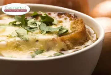 ZUPPA DI CIPOLLE E FONTINA