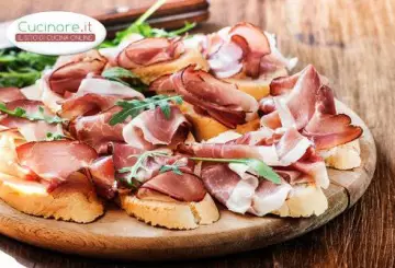 BRUSCHETTE SPECK E RUCOLA