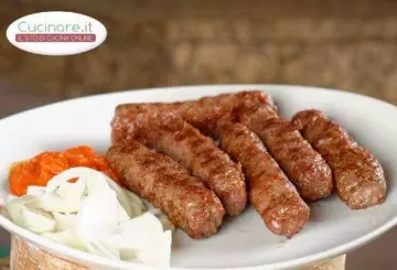 CEVAPCICI CON SALSA AJVAR
