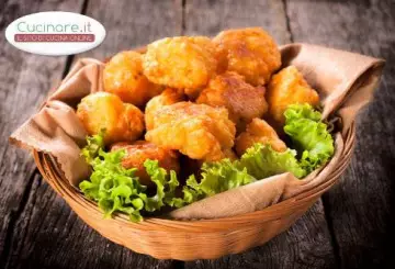 FRITTELLE DI PESCHE SCIROPPATE