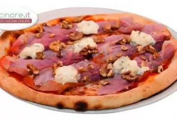 PIZZA CON MASCARPONE, NOCI E SPECK