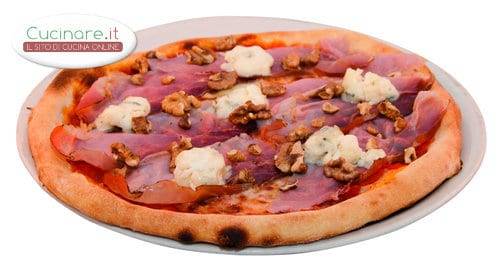 Pizza con Mascarpone, Noci e Speck