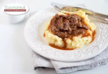 STUFATO DI MONTONE CON PURÈ DI MIGLIO