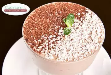 TIRAMISÙ CON CIOCCOLATO BIANCO E LATTE DI COCCO