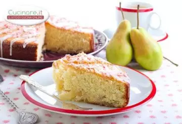 TORTA CON CIOCCOLATO BIANCO E PERE